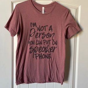 Heathered maroon graphic tee